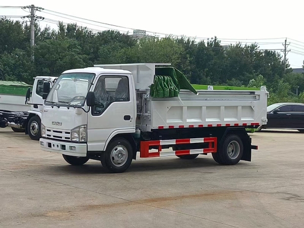 Isuzu dump truck