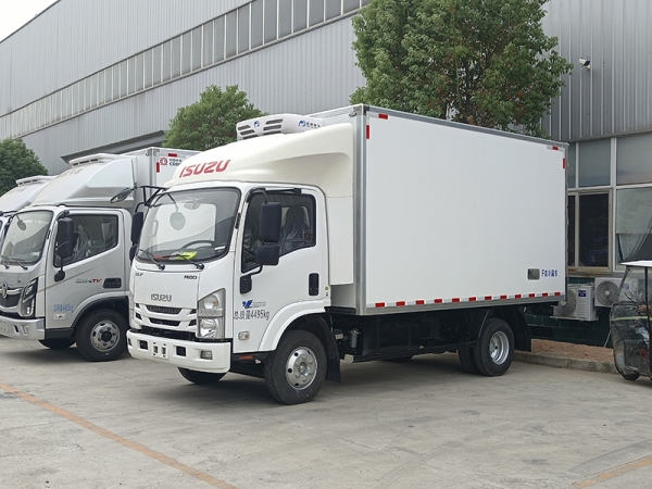 ISUZU M100 Refrigerated Truck
