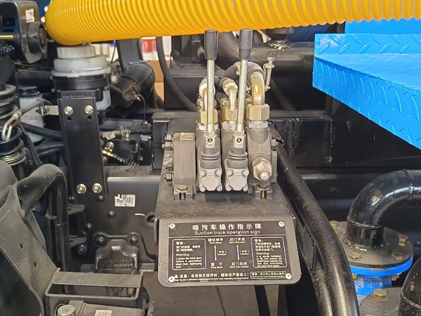 Dongfeng Tianjin sewage suction truck