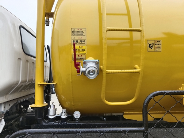 ISUZU Sewage Suction Truck