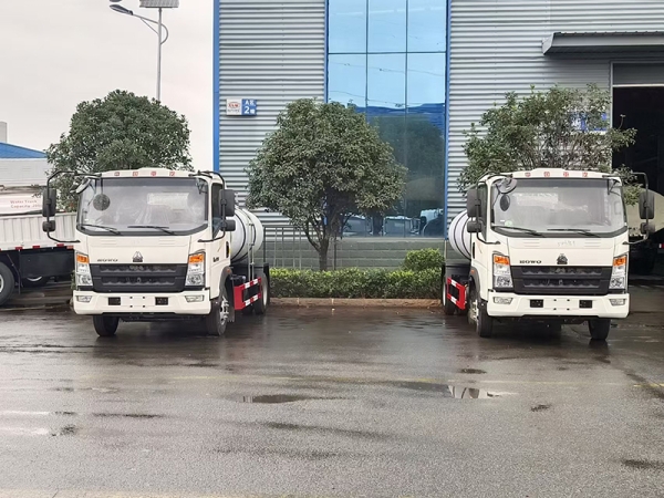 Sinotruk HOWO 6-ton fresh milk transport truck