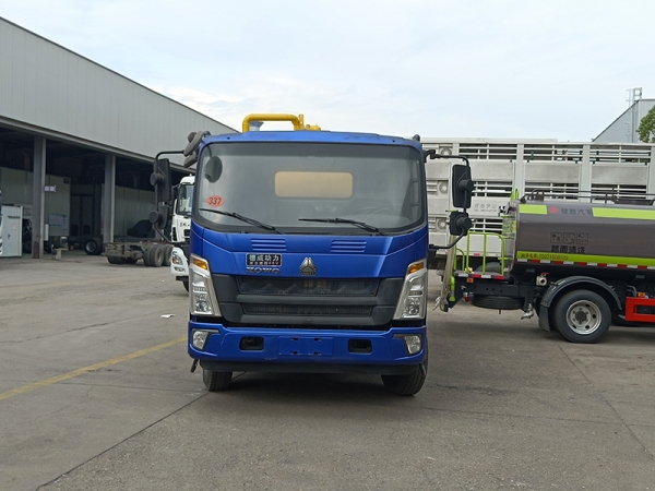 Sinotruk HOWO 4×2 Sewage Suction Truck