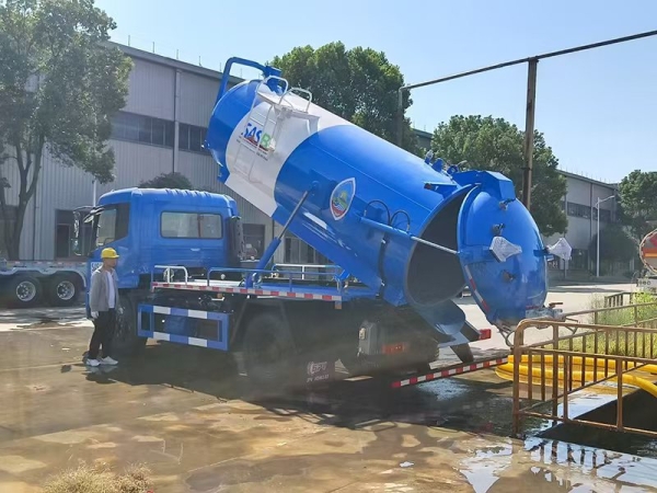 Dongfeng Tianjin sewage suction truck