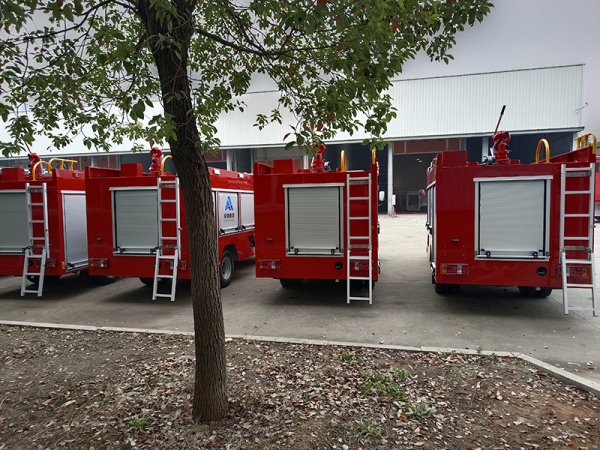 Futian light truck water tank fire truck