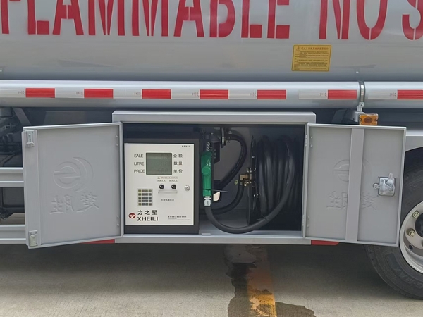 Dongfeng 5 ton oil tank truck, oil tank truck manufacturer，