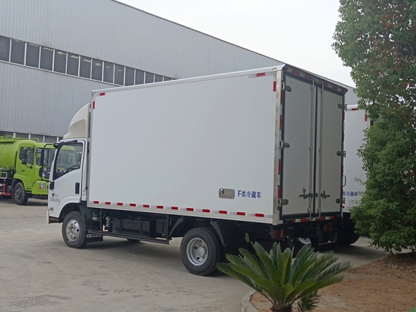 ISUZU M100 Refrigerated Truck