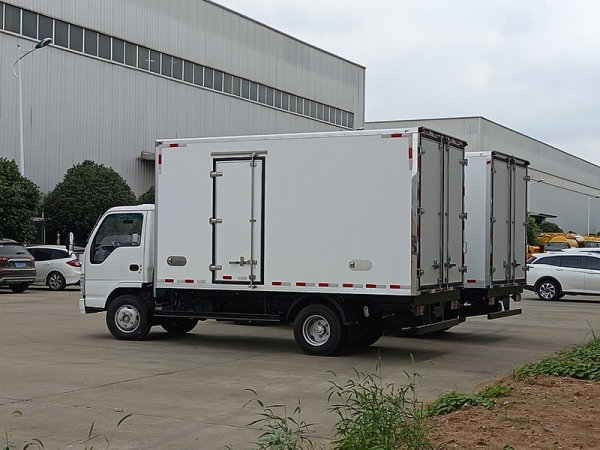 ISUZU 100P Refrigerated Truck