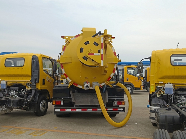 ISUZU Sewage Suction Truck