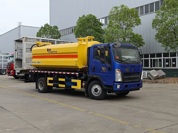 Sinotruk HOWO 4×2 Sewage Suction Truck