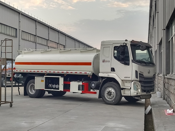 Dongfeng Liuqi 15 cubic fuel tank truck