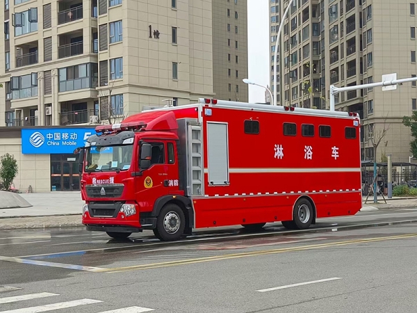 Sinotruk HOWO Shower Truck