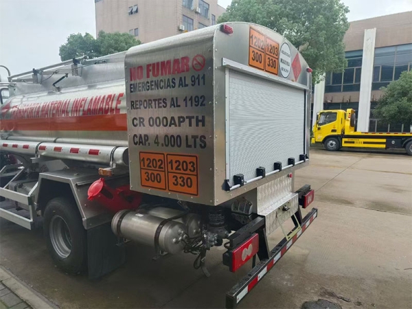 Small mobile fuel truck