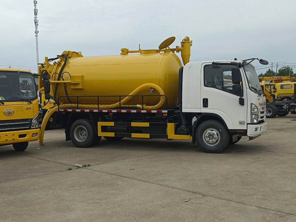 ISUZU Sewage Suction Truck