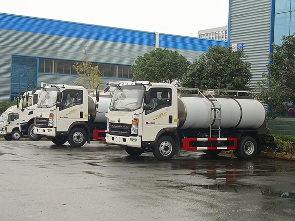 Sinotruk HOWO 6-ton fresh milk transport truck