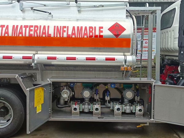Small mobile fuel truck