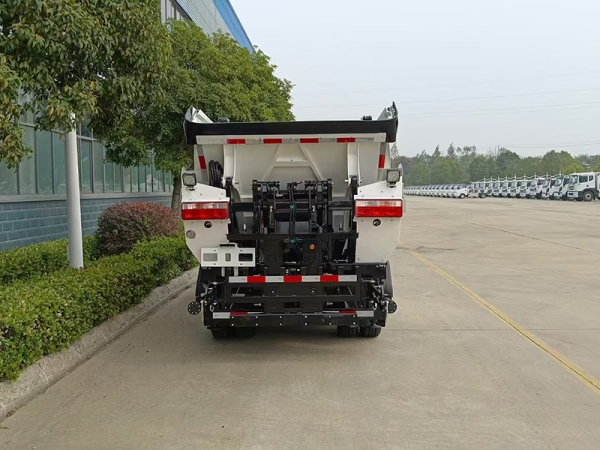 New energy self-loading garbage truck