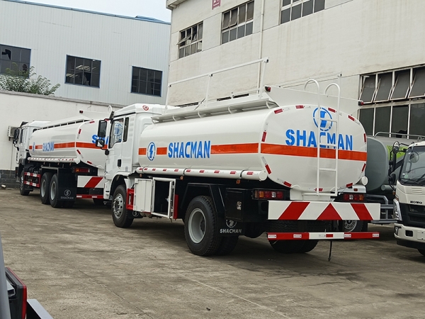 Shaanxi Automobile 15 cubic tanker