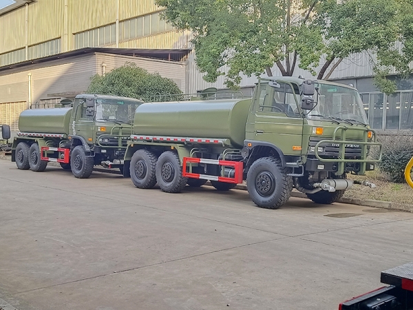 Dongfeng Tianlong rear double bridge 20 cubic meter water sprinkler