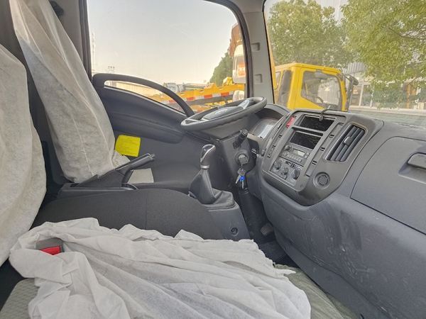 Jiefang one-tow one-tow crane connected tow truck