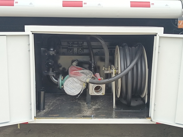 Shaanxi Automobile 15 cubic tanker