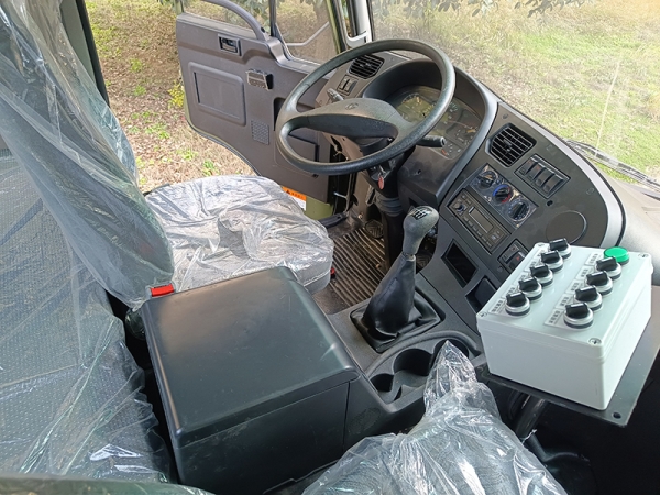 Dongfeng Tianlong rear double bridge 20 cubic meter water sprinkler