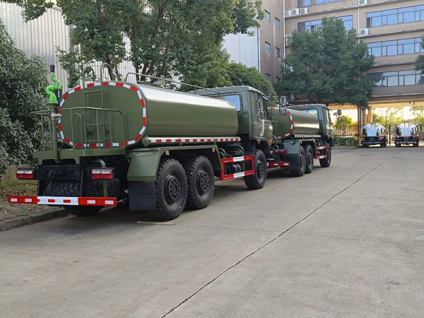 Dongfeng Tianlong rear double bridge 20 cubic meter water sprinkler