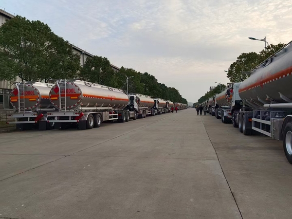 38000L aluminum alloy semi-trailer oil tanker