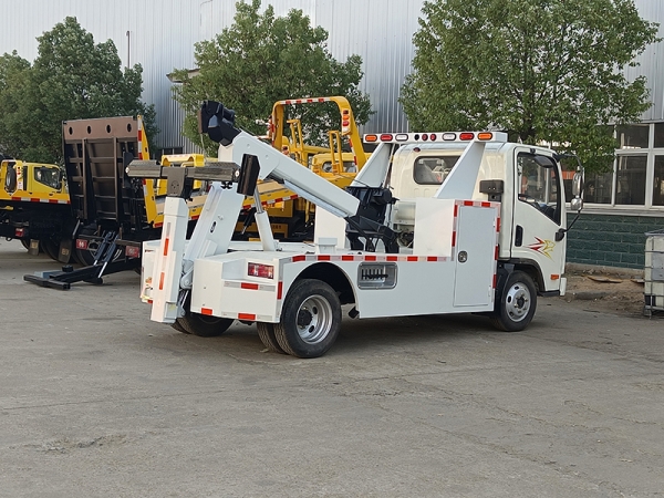 Jiefang one-tow one-tow crane connected tow truck
