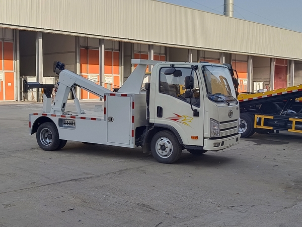 Jiefang one-tow one-tow crane connected tow truck