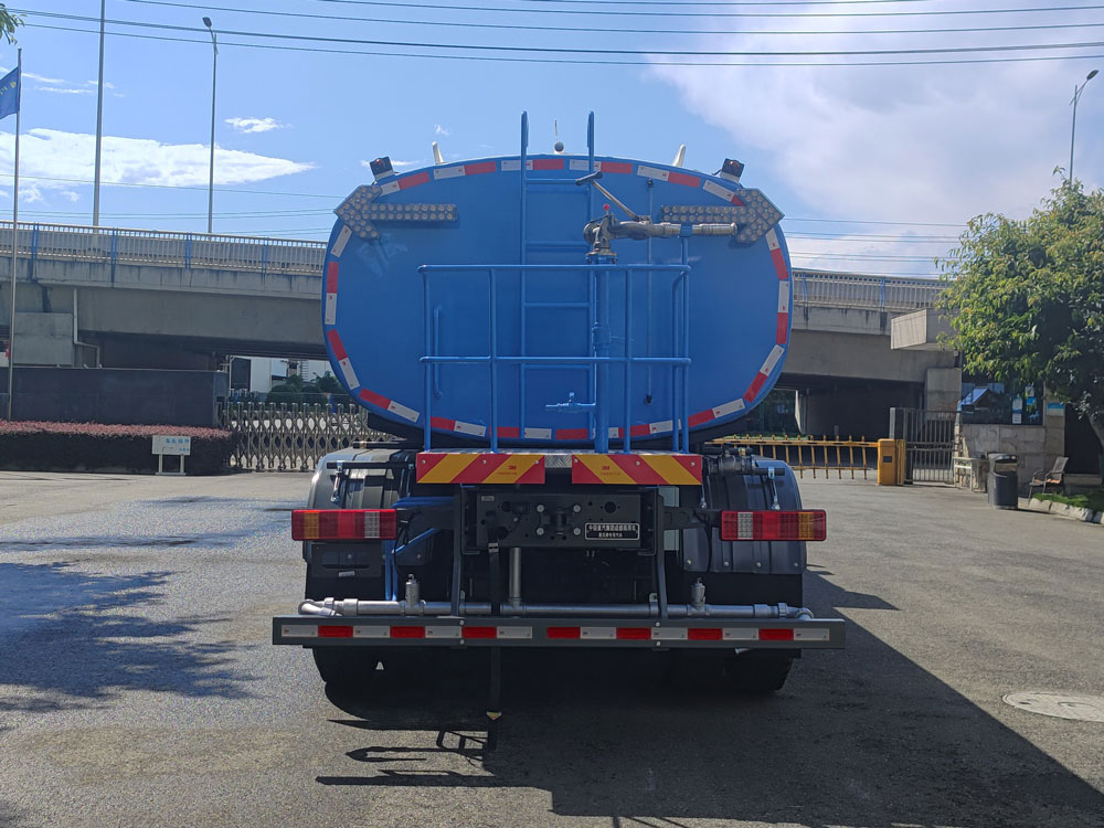 豪沃牌ZZ5312GSSV3267Z11BEV型纯电动洒水车